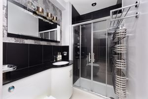 Shower room- click for photo gallery